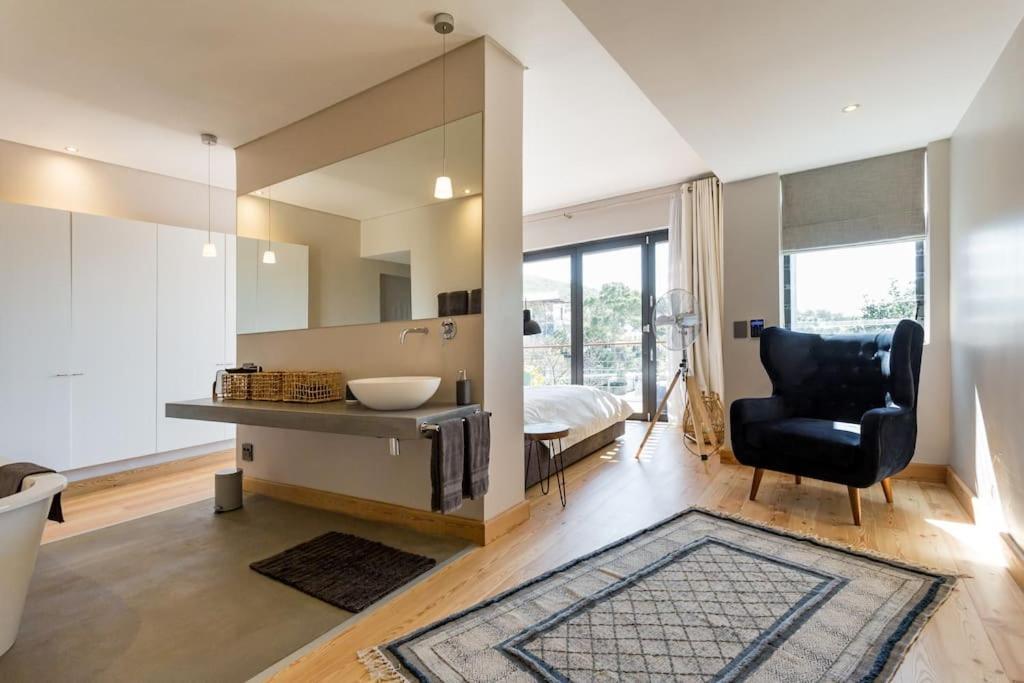 Solar Powered Designer With Pool And Views * Cape Town